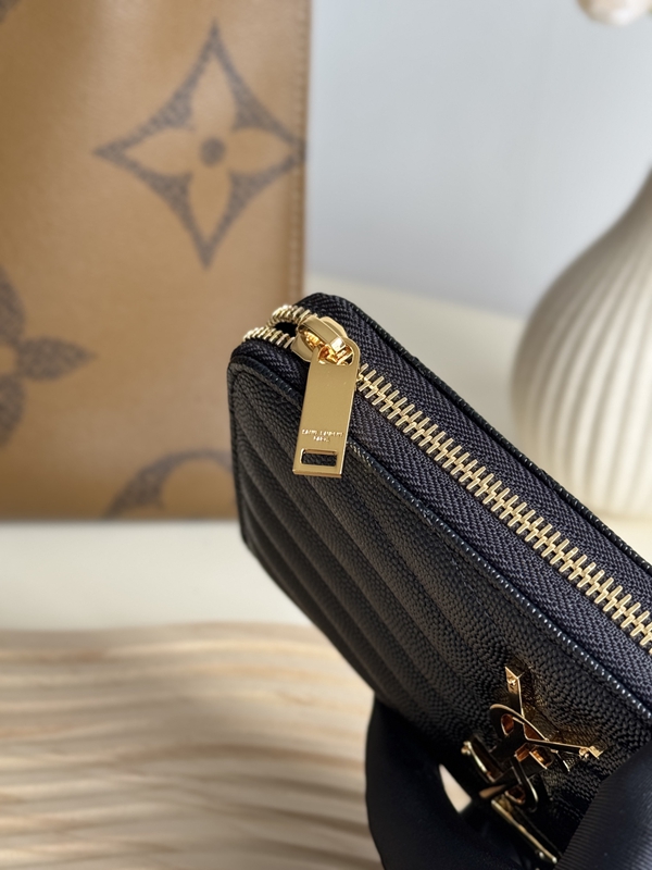 イヴサンローラン財布素材ディテール